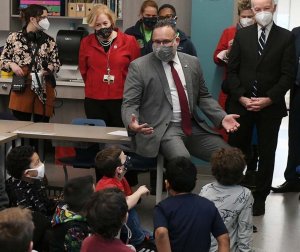 u.s. secretary talks to kids