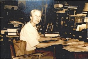 Langer at desk